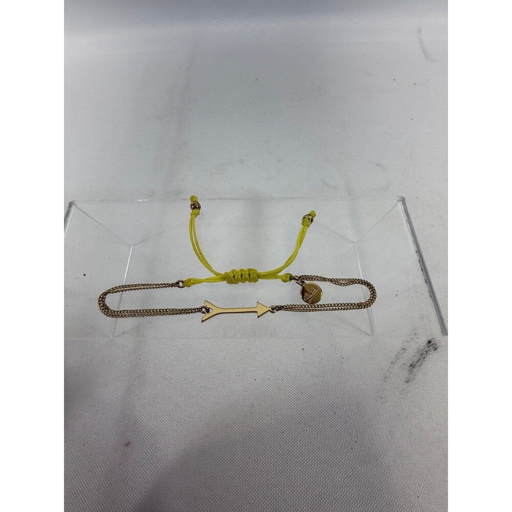 Stella & Dot "Wishing Arrow" bracelet, which features a gold-toned arrow charm o